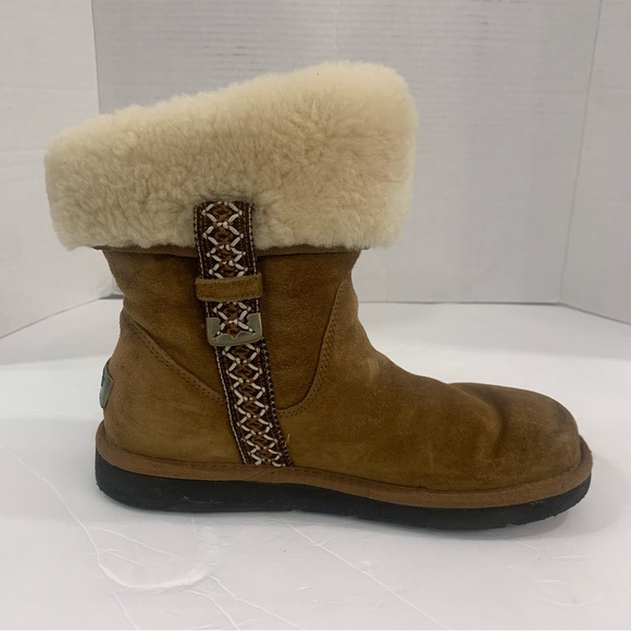 UGG Metro Tas Brown women Sz 7 suede Genuine Sheepskin Boots winter snow 5677 - Picture 1 of 13